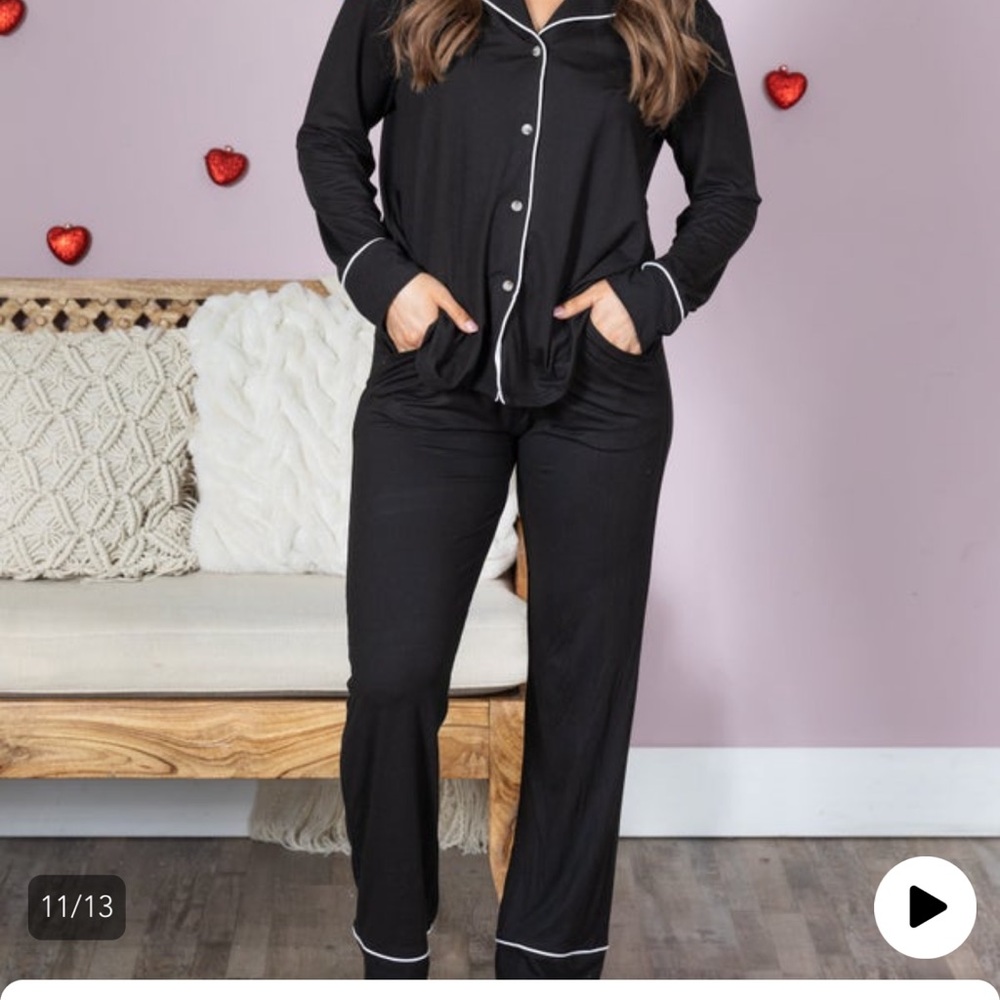 Black Pajamas with Long Sleeves and Zipper Closure